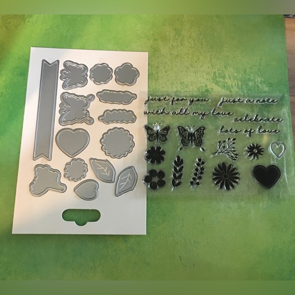 Gemini Heartfelt Wishes Stamp and Die Set - Picture 2 of 5